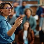 Quelles sont les 3 règles fondamentales pour apprendre à mieux s'exprimer en public ?