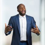 Comment saluer le public lors d'un discours ?