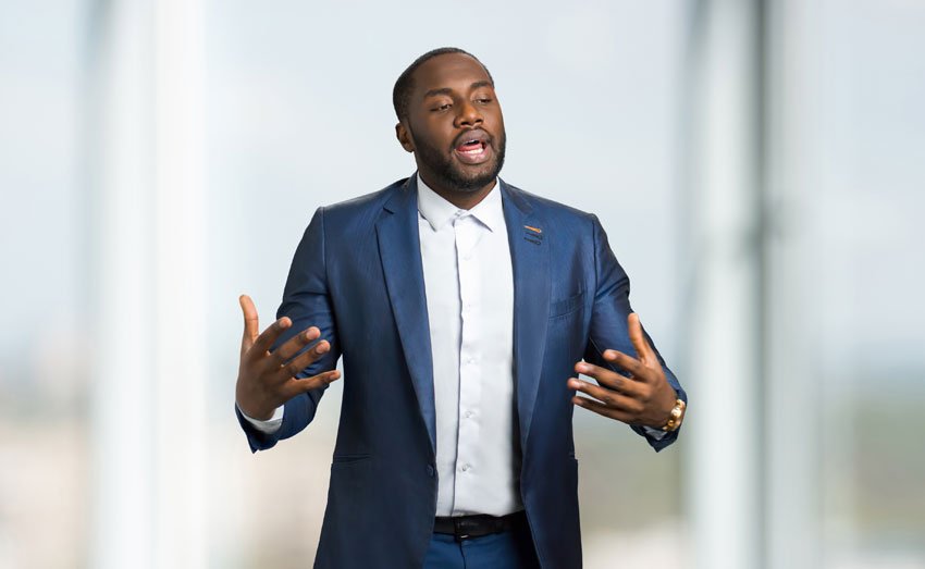 Comment saluer le public lors d'un discours ?