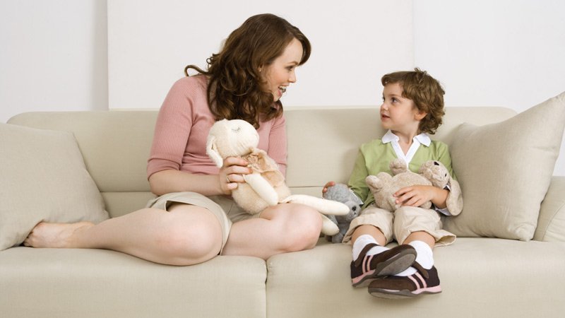 Enfant qui ment à 4 ans : ce qu’il faut comprendre et comment réagir avec bienveillance