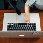 Comment être productif chez soi : méthode complète, routines et outils pour travailler mieux sans s’épuiser