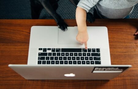 Comment être productif chez soi : méthode complète, routines et outils pour travailler mieux sans s’épuiser